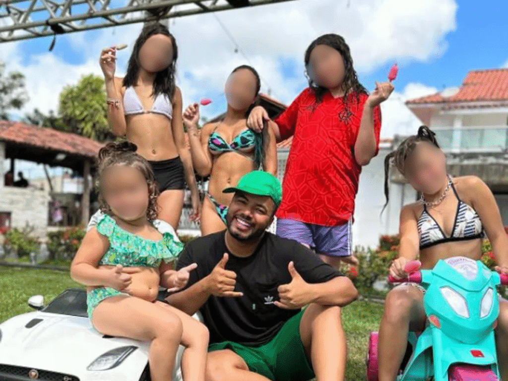 Influenciador Hytalo Santos com menores de idade