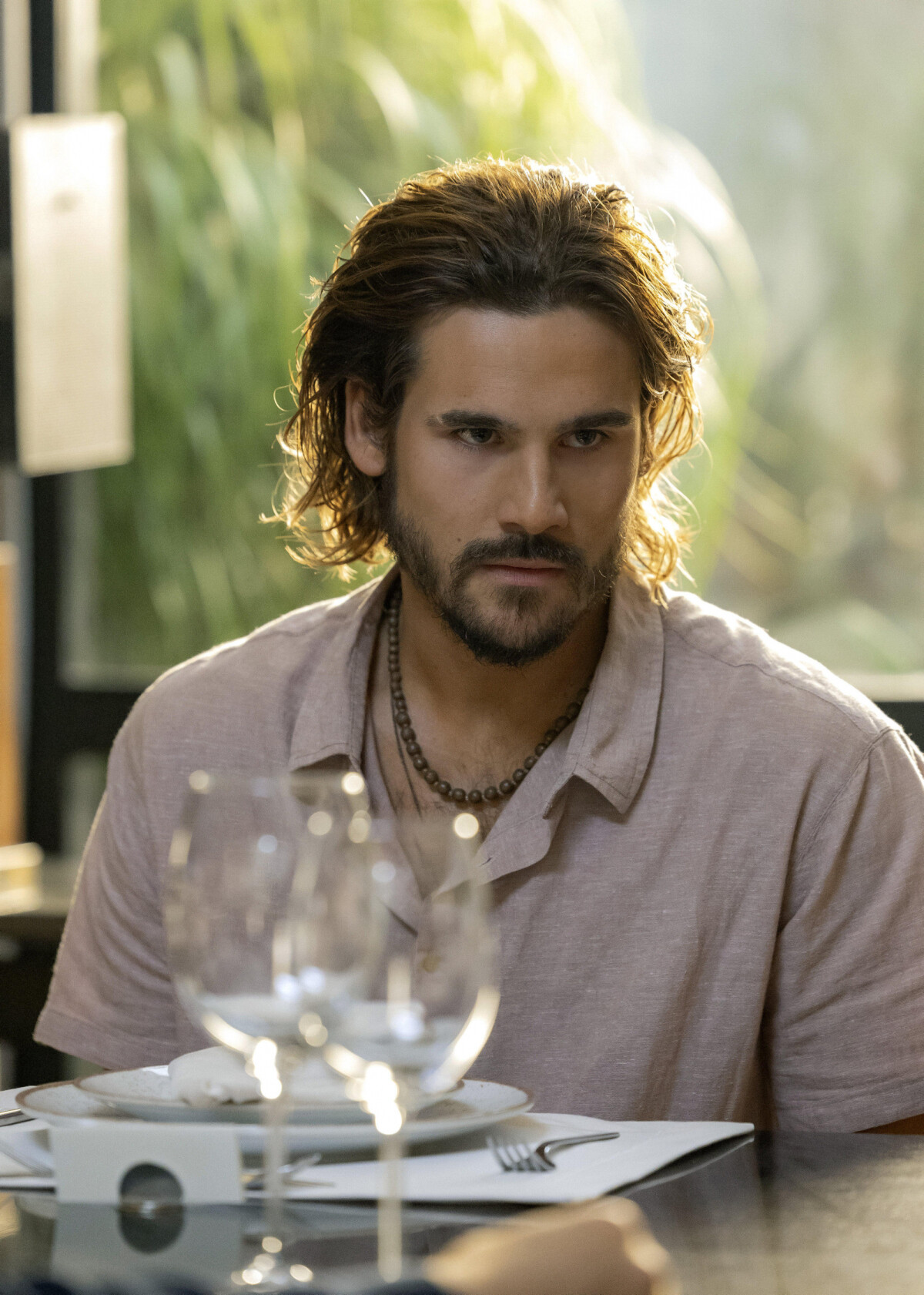 Ator Nicolas Prattes em cena de novela da Globo