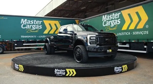 Picate comprada pelo cantor Zé Neto, uma Ford F-450 Super Duty Platinum 2025.
