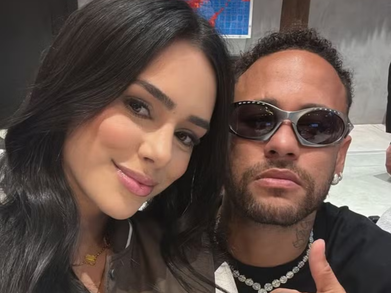 Jogador Neymar e sua mulher, Bruna Biancardi