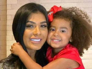Cantora e ex-BBB Pocah e a filha Vitória