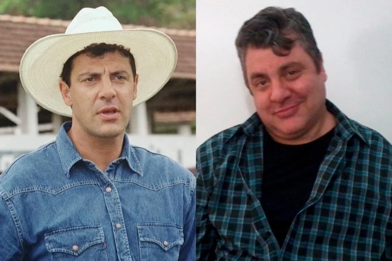Gerson Brenner aparece em duas fotos lado a lado. Na imagem da esquerda, ele está jovem, com a camisa jeans aberta e um chapéu de cowboy branco. Na imagem da direita, ele está mais velho, sorrindo, usando uma camisa xadrez verde e preta sobre uma camiseta preta.