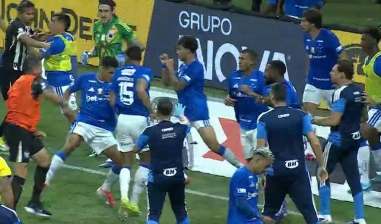 Briga entre jogadores do Cruzeiro e Atlético Mineiro