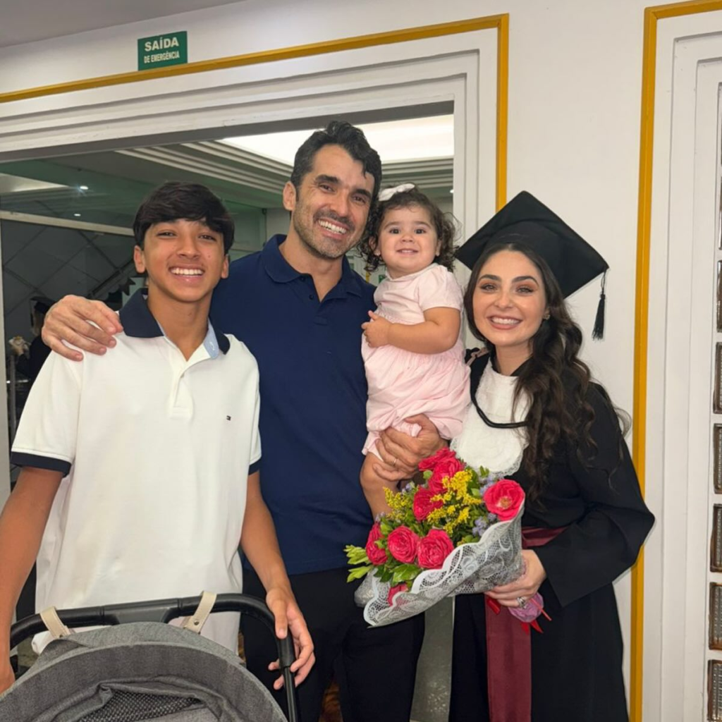 Ex-atriz mirim Marcela Borrozo em família