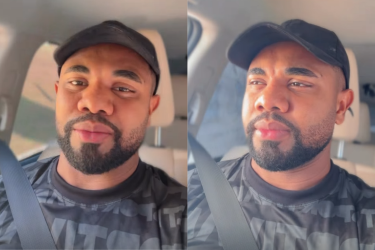 Davi Brito usando um boné preto e camiseta escura com estampas de letras brancas, sentado no banco do motorista de um carro com cinto de segurança visível.