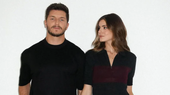 Atriz Camila Queiroz e ator Klebber Toledo