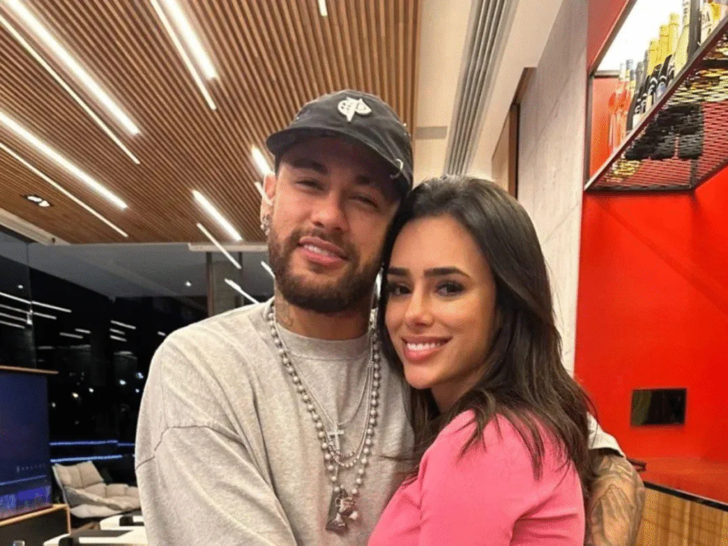 Jogador Neymar e a influenciadora Bruna Biancardi, sua mulher