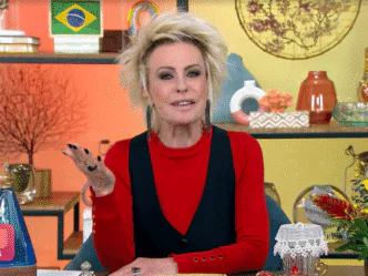Apresentadora Ana Maria Braga no programa Mais Você