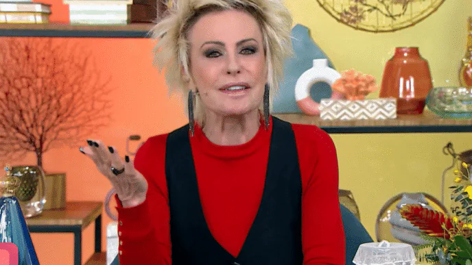 Apresentadora Ana Maria Braga no programa Mais Você