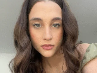Atriz Bia Lomelino