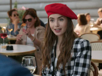 Cena da série Emily in Paris, da Netflix