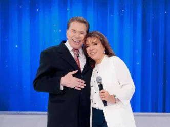 Íris Abravanel, viúva de Silvio Santos, ao lado do apresentador