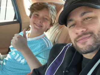Jogador Neymar e seu filho Davi Lucca