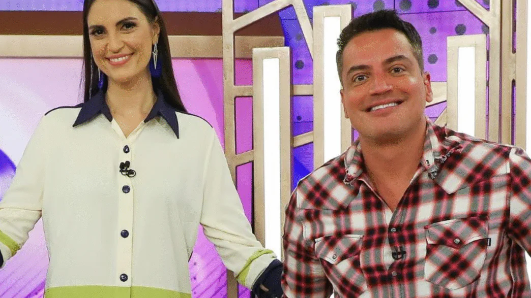 Apresentadores Chris Flores e Leo Dias
