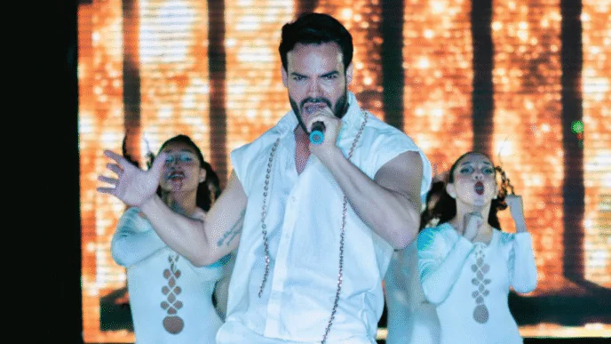 Apresentador e modelo Emilio Sueños