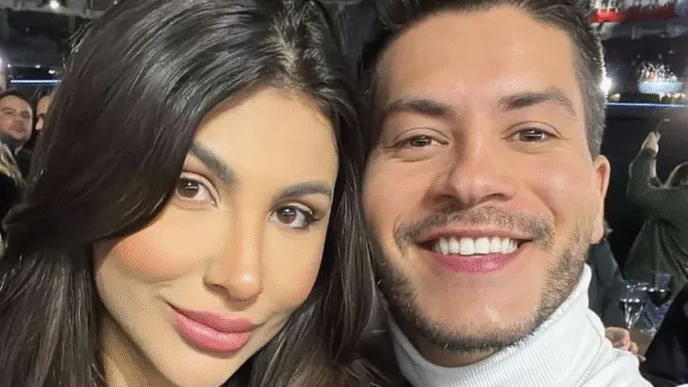 Ator Arthur Aguiar e a namorada, a influenciadora Jheny Santucci