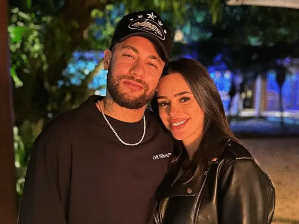Jogador Neymar e sua mulher, a influenciadora Bruna Biancardi