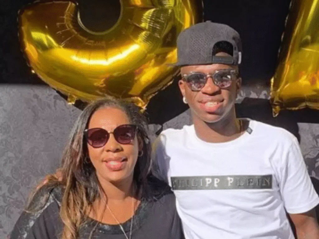 Jogador Vinicius Junior, o Vini Jr, e sua mãe, Fernanda Cristina