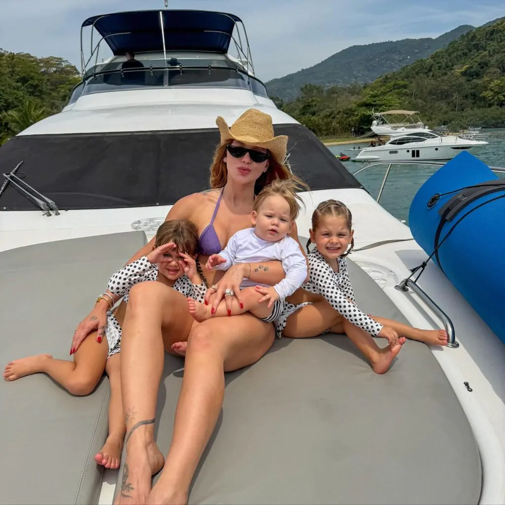 Influenciadora Virginia Fonseca e seus três filhos, Maria Alice, Maria Flor e José Leonardo