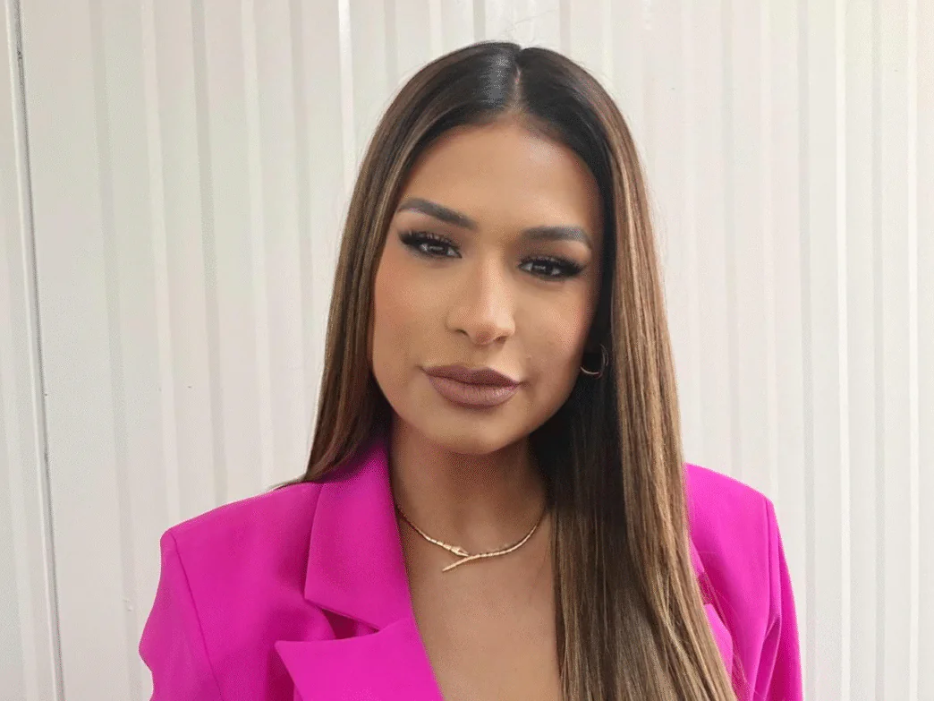 Cantora Simone Mendes