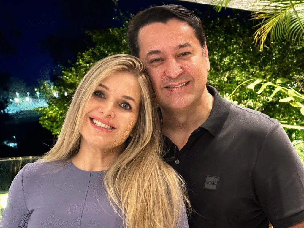 Viúva de Leandro, Andrea Mota, e seu atual marido, Fernando