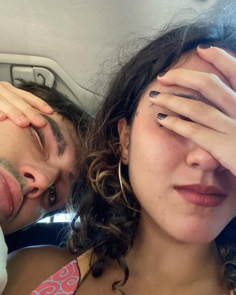 Atriz Flora Camolese e José Bial , filho de Pedro Bial