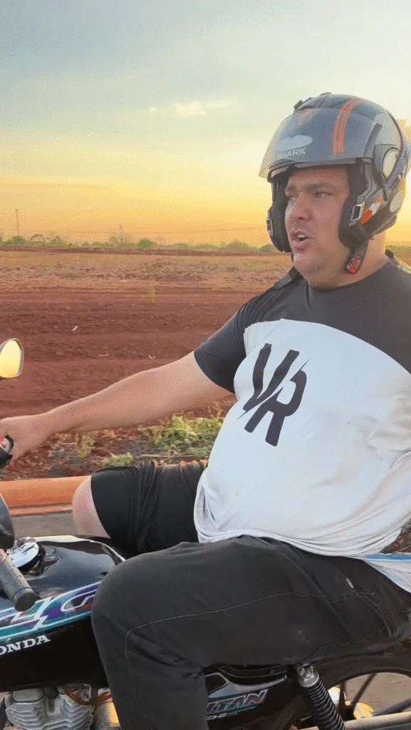 Renan Romero, influenciador digital conhecido como "Gigante du Grau"