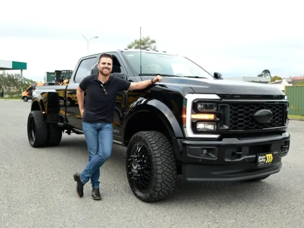 Cantor Zé Neto, da dupla com Cristiano, e sua nova picate, Ford F-450 Super Duty Platinum 2025.