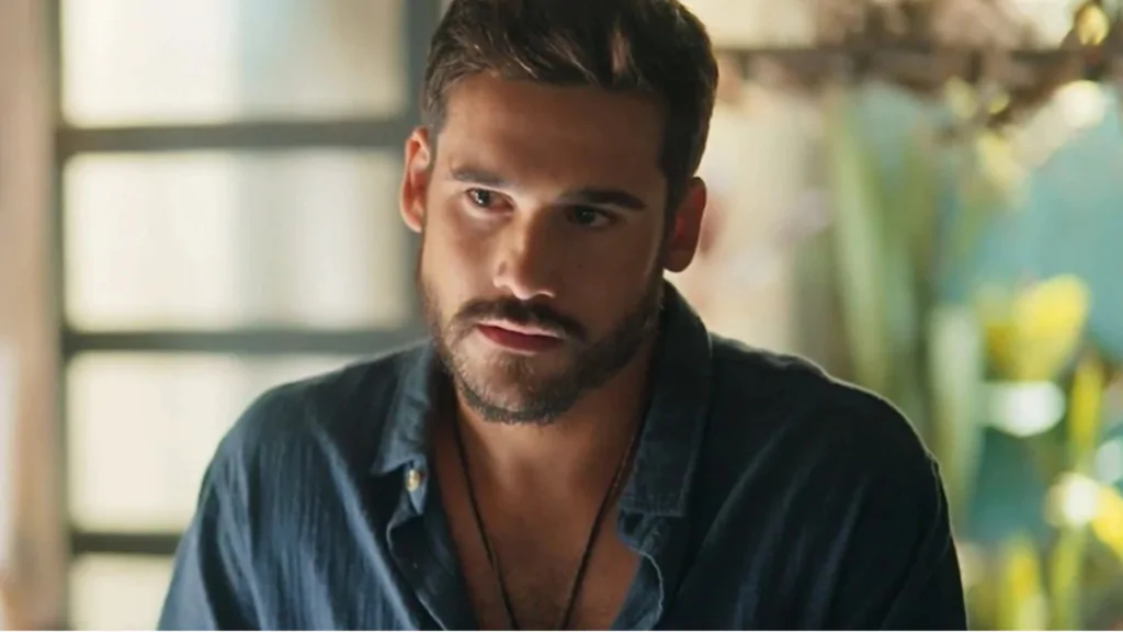Ator Nicolas Prattes em cena de novela da Globo