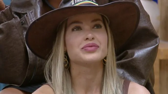 Influenciadora Saory Cardoso em A Fazenda 17