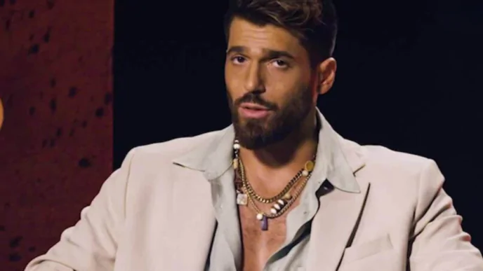 Ator Can Yaman, galã de novelas turcas