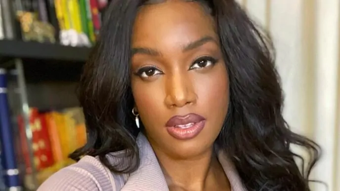 Cantora Iza em selfie