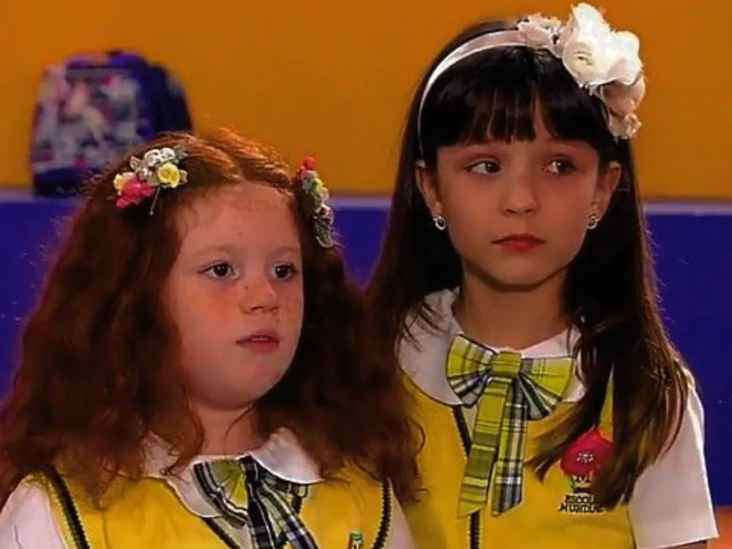 Atrizes Victória Diniz e Larissa Manoela em Carrossel