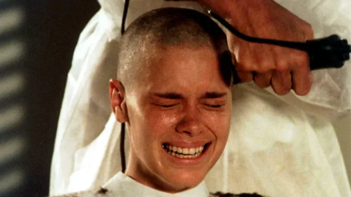 A atriz Carolina Dieckmmann na novela Laços de Família