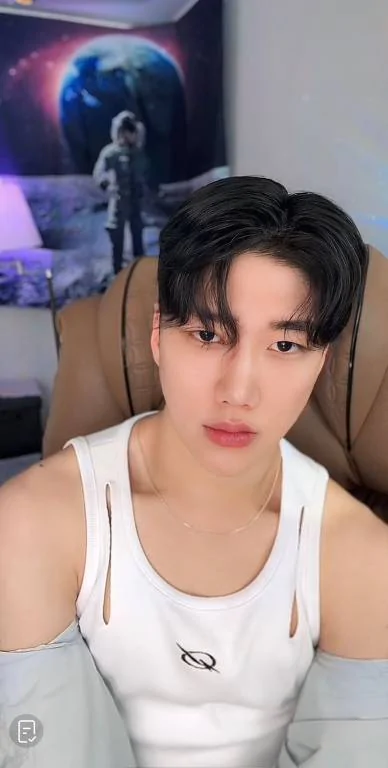 Influenciador sul-coreano Sunghoon Jang, conhecido como Hooni