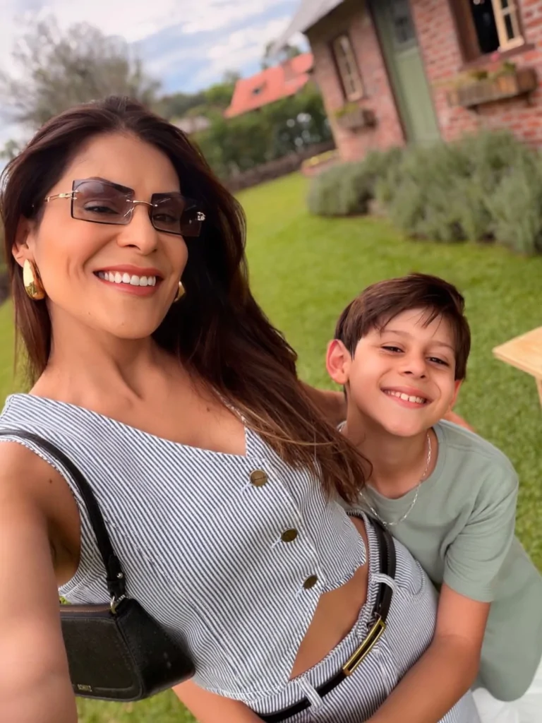 Natália Vieira e seu filho com Jonas Sulzbach