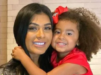 Cantora e ex-BBB Pocah e a filha Vitória