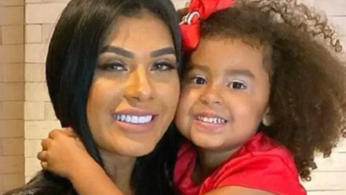 Cantora e ex-BBB Pocah e a filha Vitória