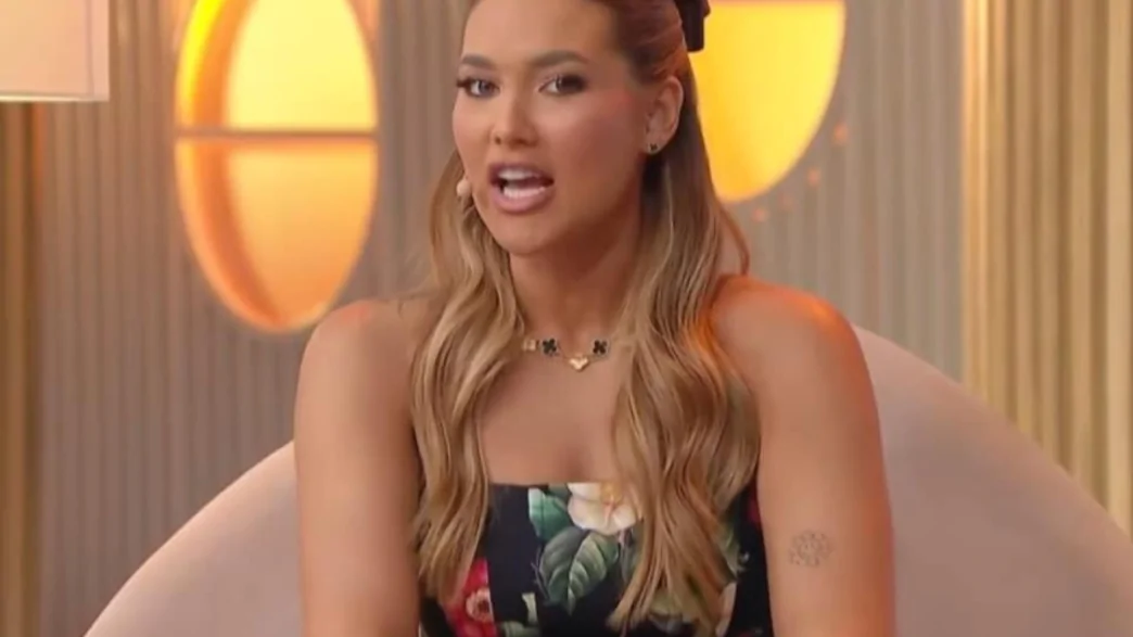 Influenciadora Virginia Fonseca em seu programa no SBT, o Sabadou