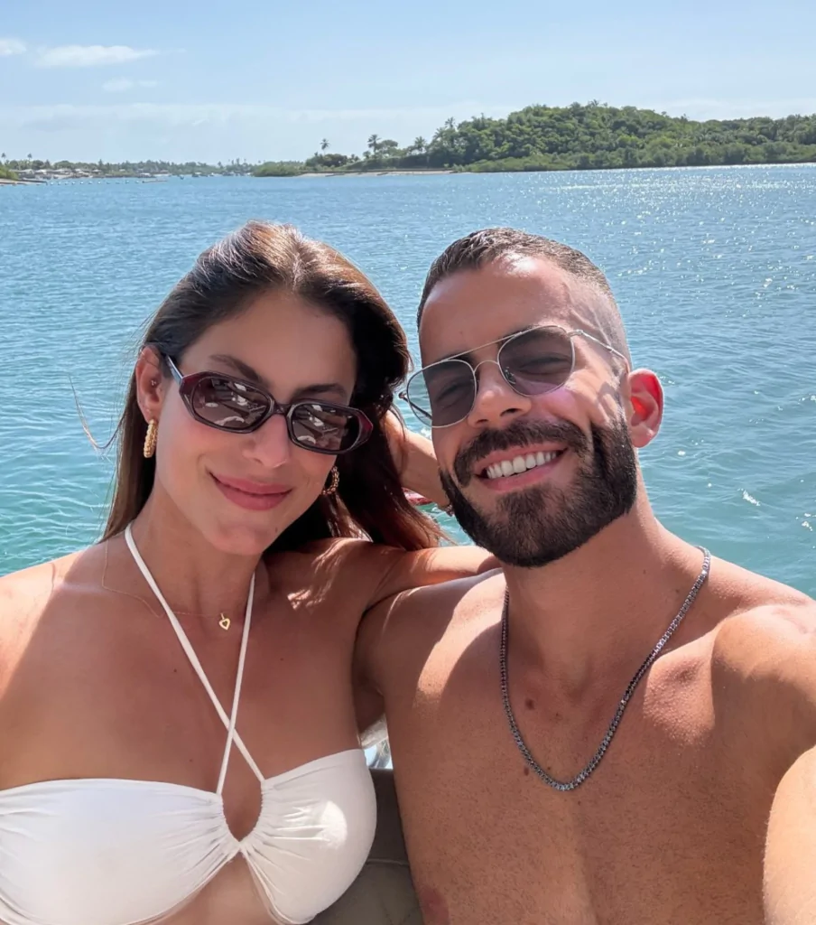 Cantor Pipo Marques, filho de Bell Marques, e a ex-BBB Mari Gonzalez