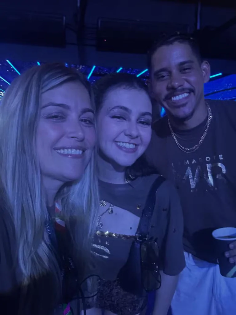 Atores Klara Castanho e Cauê Campos